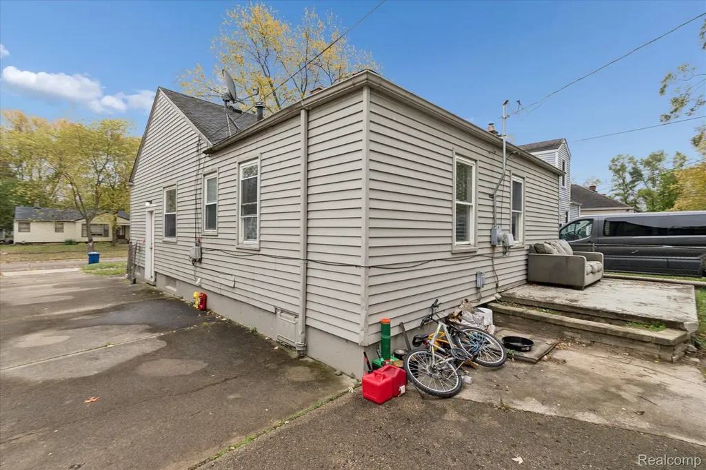 17421 Five Points Street Redford Charter Township MI 48240