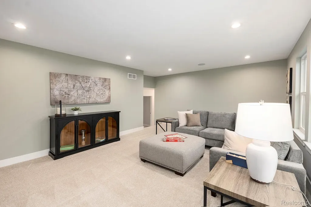 7699 Orchard Lane Washington Township MI 48095