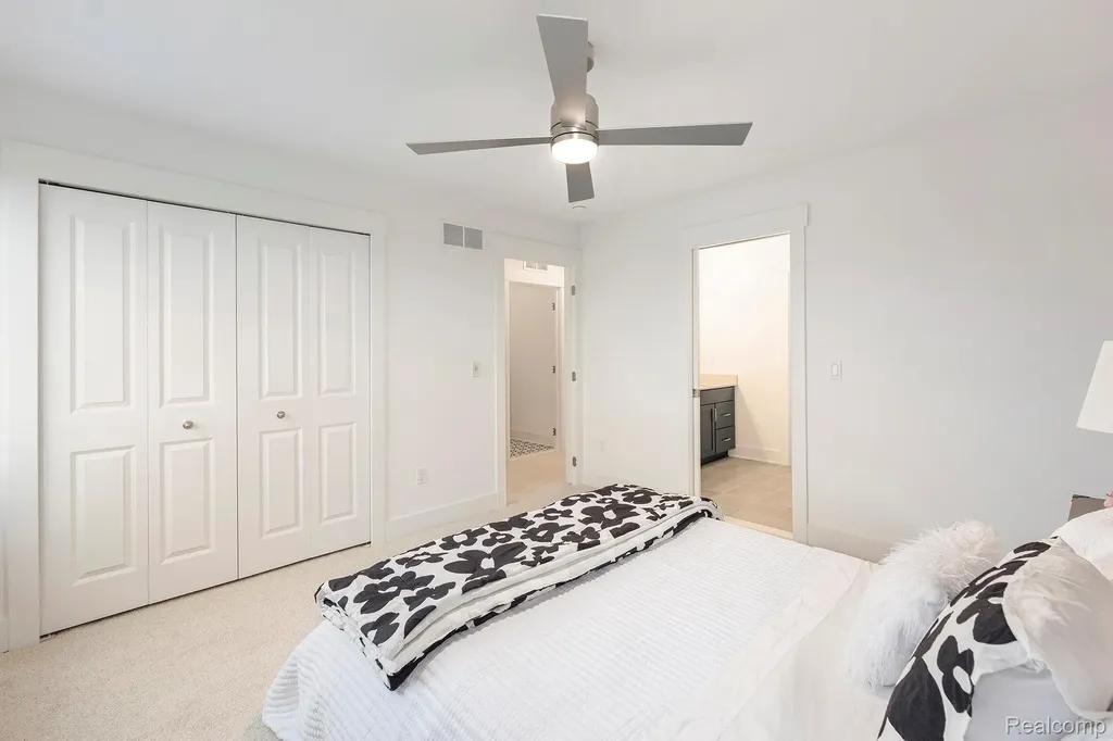 7699 Orchard Lane Washington Township MI 48095