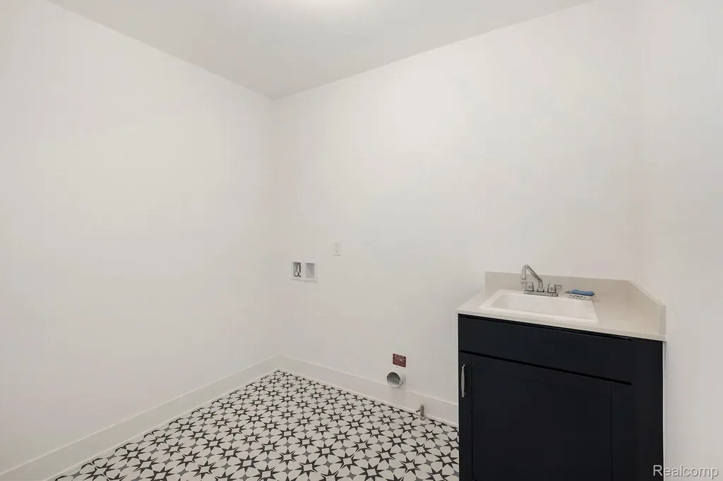 7699 Orchard Lane Washington Township MI 48095