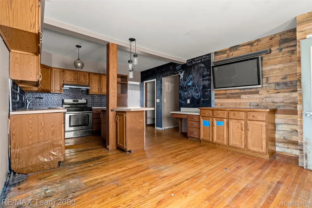 9267 Glenis Street Taylor City MI 48180