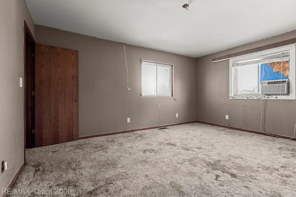 9267 Glenis Street Taylor City MI 48180