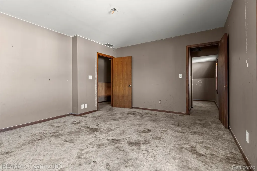 9267 Glenis Street Taylor City MI 48180