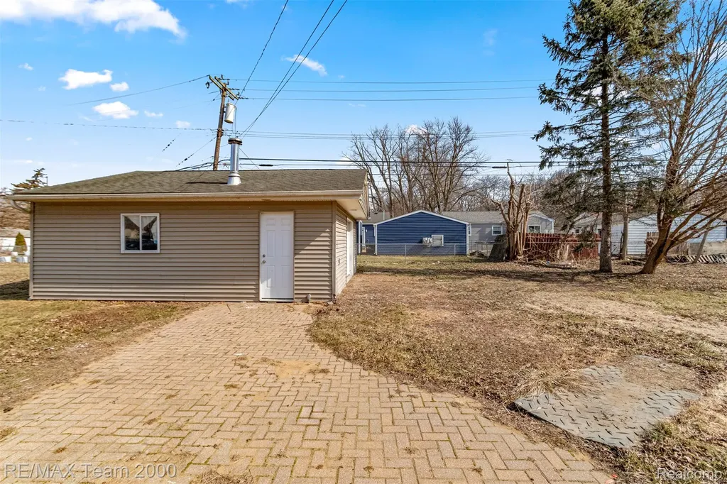 9267 Glenis Street Taylor City MI 48180