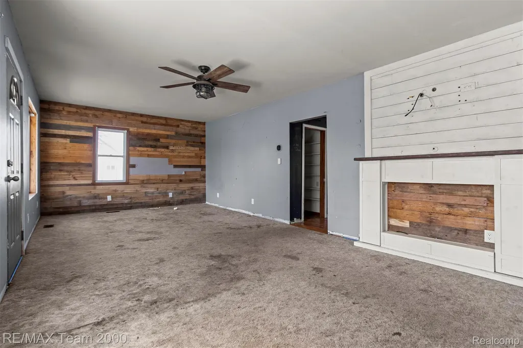 9267 Glenis Street Taylor City MI 48180