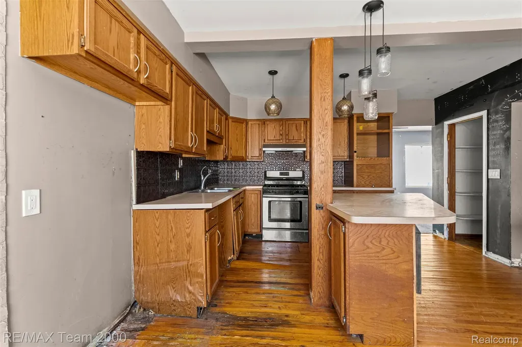 9267 Glenis Street Taylor City MI 48180