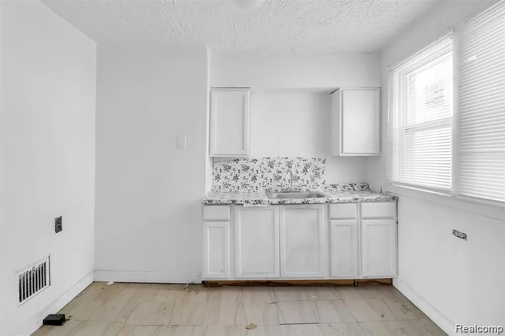 15354 Stansbury Street Detroit City MI 48227