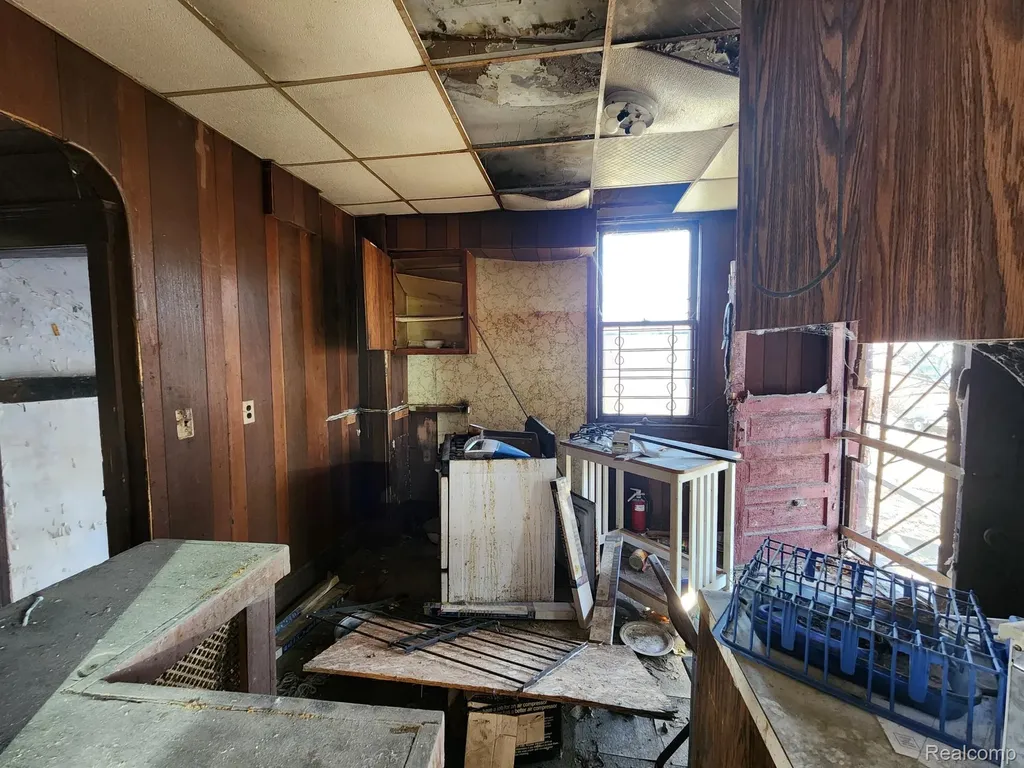 284 E Philadelphia Street Detroit City MI 48202