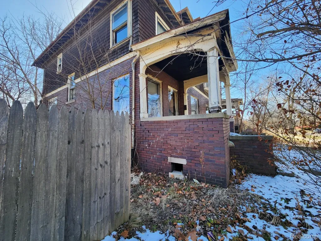 284 E Philadelphia Street Detroit City MI 48202