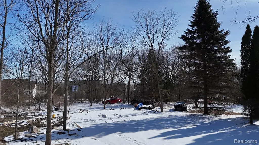 6106 E River Road Flint Charter Township MI 48433