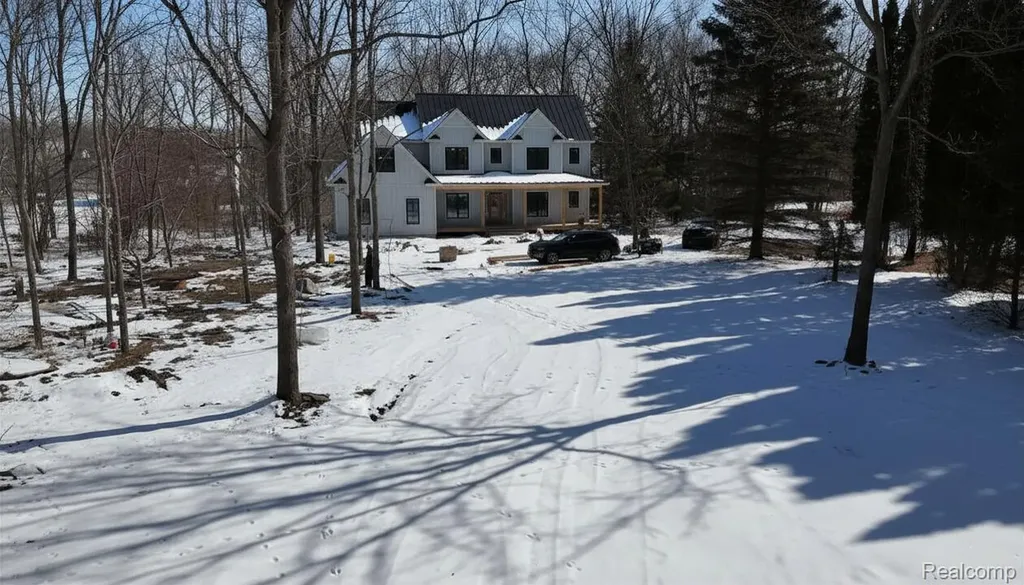6106 E River Road Flint Charter Township MI 48433