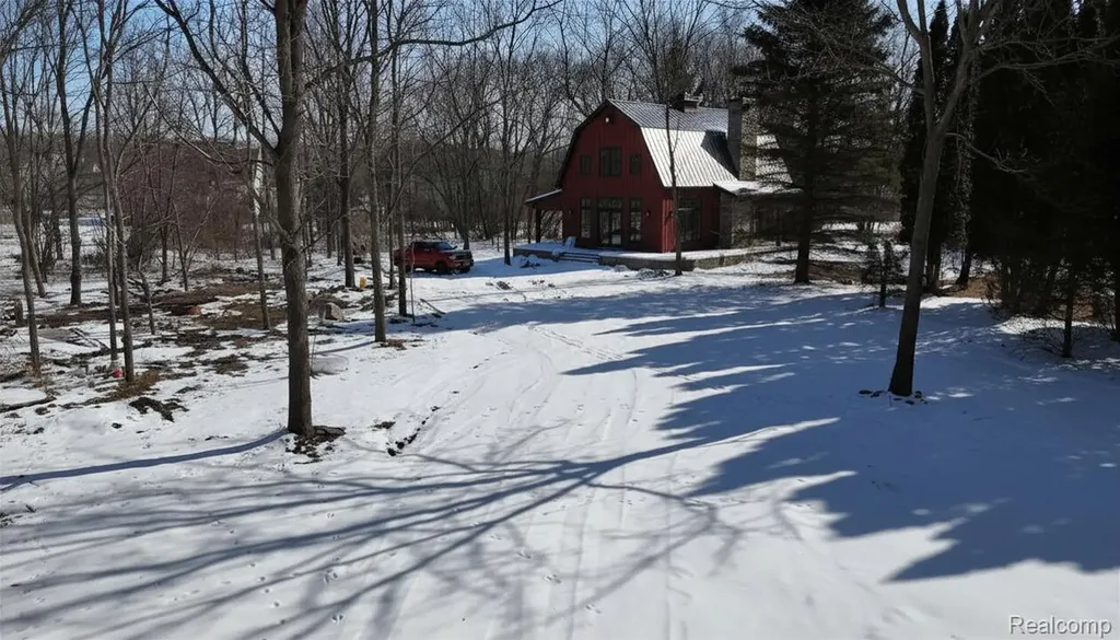 6106 E River Road Flint Charter Township MI 48433