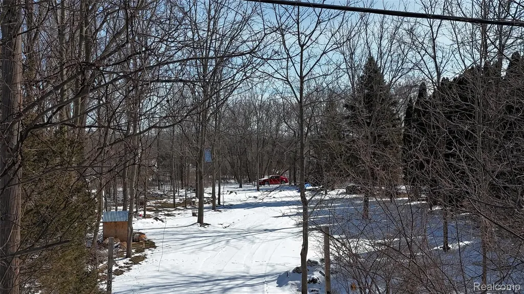 6106 E River Road Flint Charter Township MI 48433