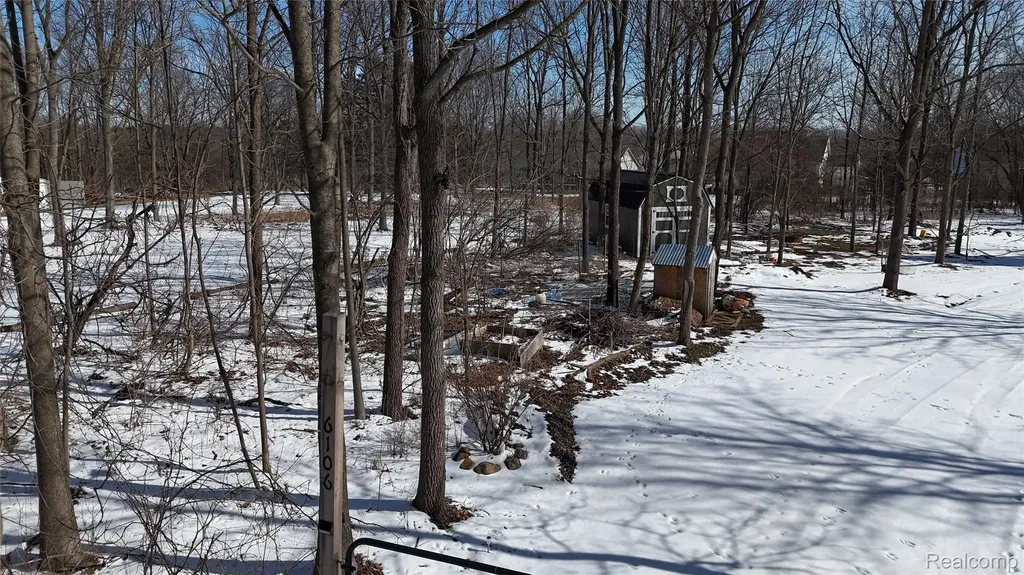 6106 E River Road Flint Charter Township MI 48433