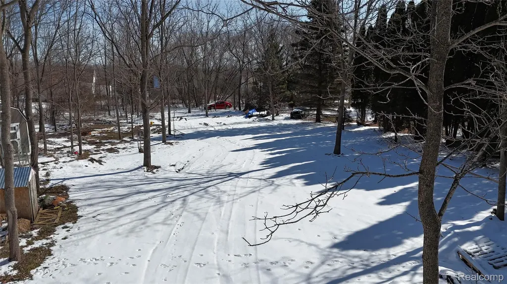 6106 E River Road Flint Charter Township MI 48433