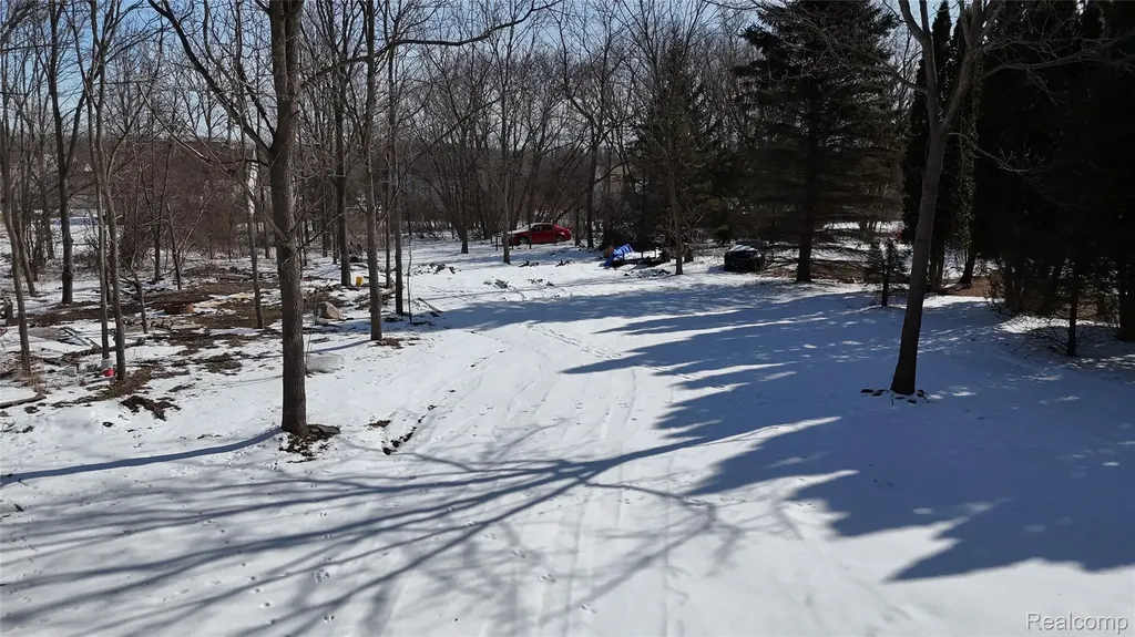 6106 E River Road Flint Charter Township MI 48433