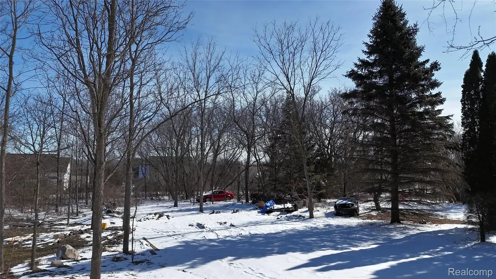 6106 E River Road Flint Charter Township MI 48433
