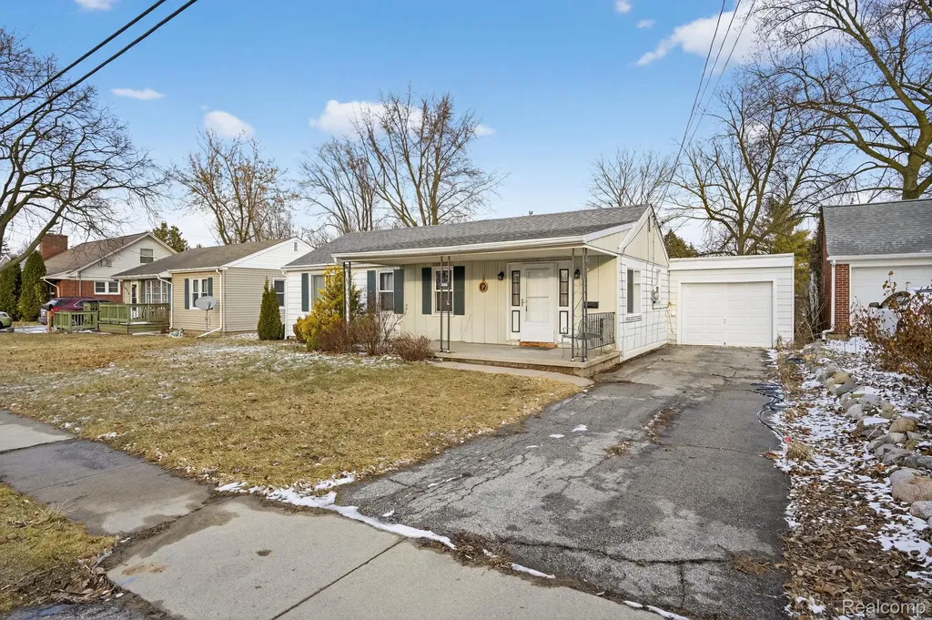 3066 Schaefer Street Carrollton Township MI 48604