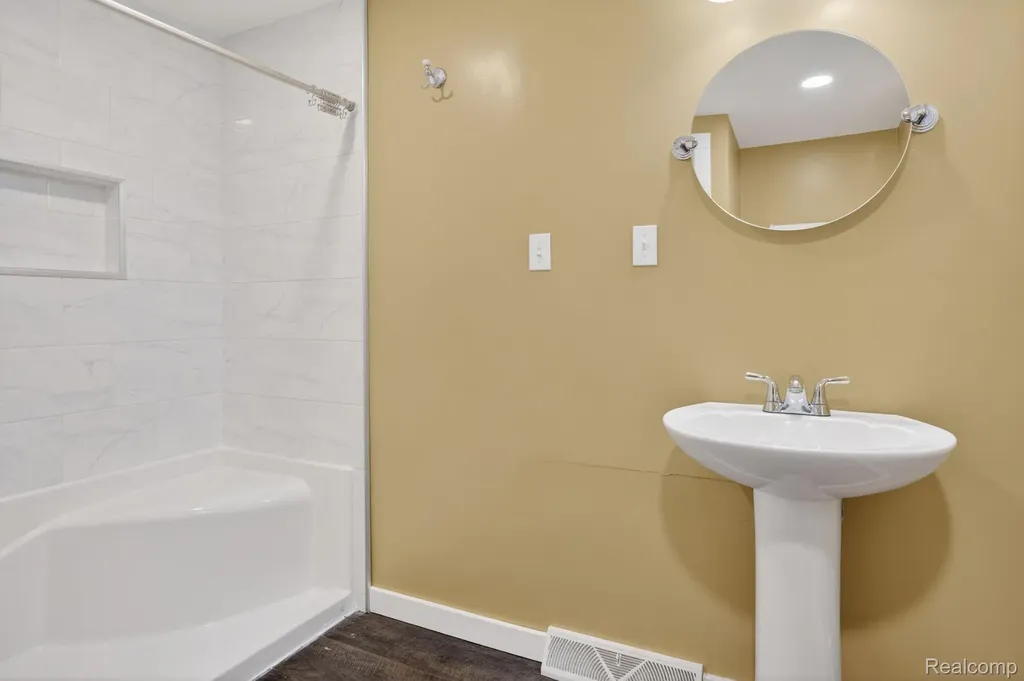 3066 Schaefer Street Carrollton Township MI 48604