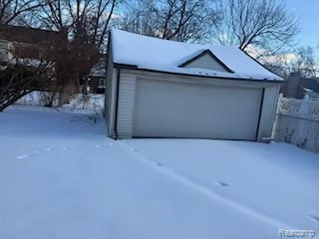 14882 E Piedmont Street Detroit City MI 48223