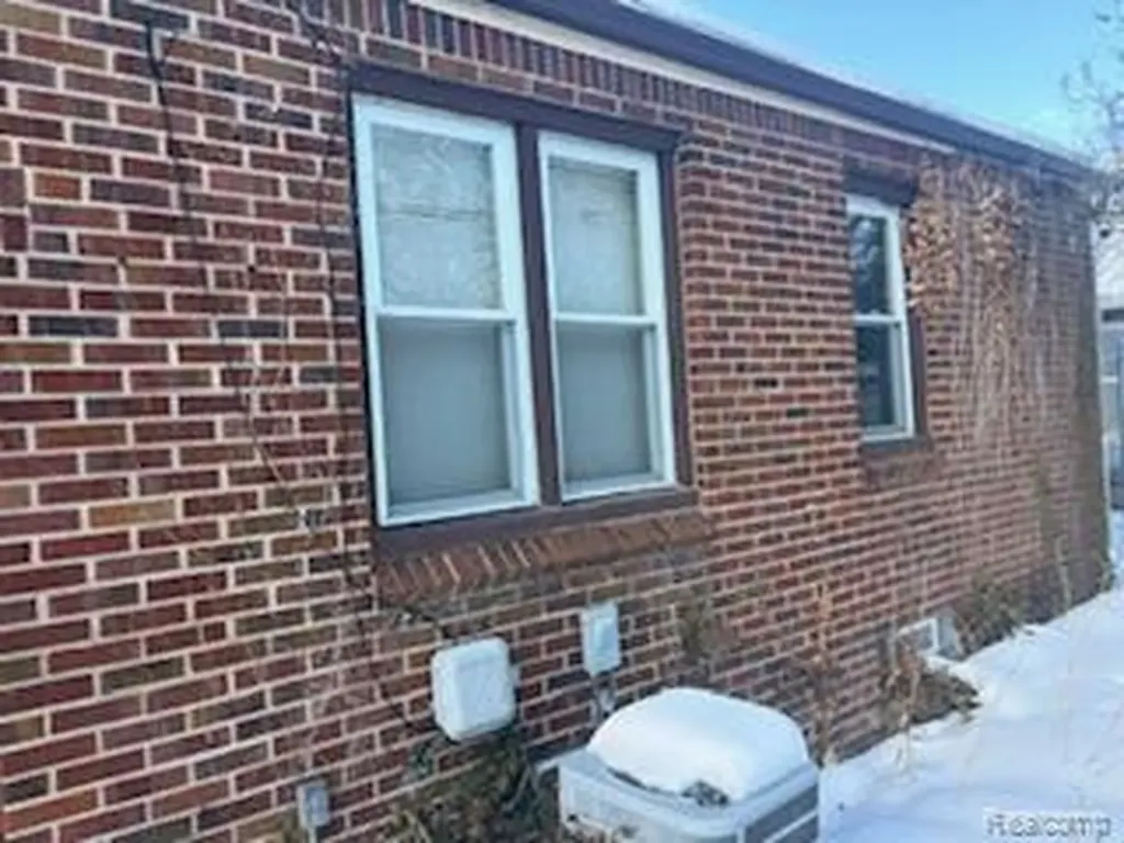 14882 E Piedmont Street Detroit City MI 48223