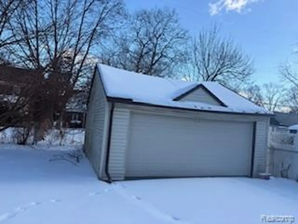 14882 E Piedmont Street Detroit City MI 48223