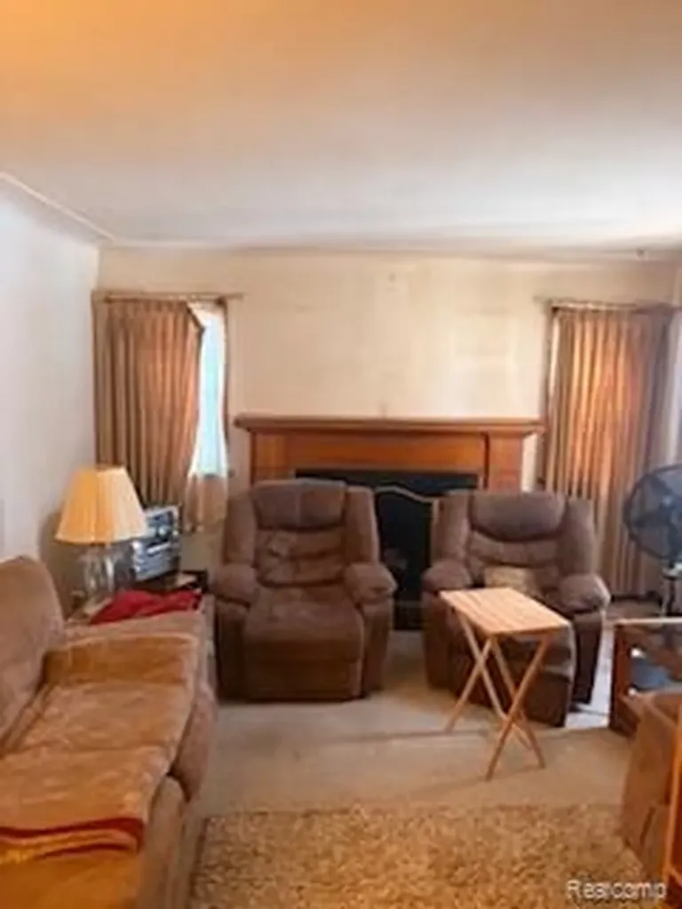 14882 E Piedmont Street Detroit City MI 48223