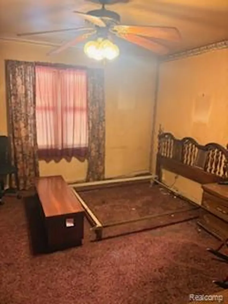 14882 E Piedmont Street Detroit City MI 48223