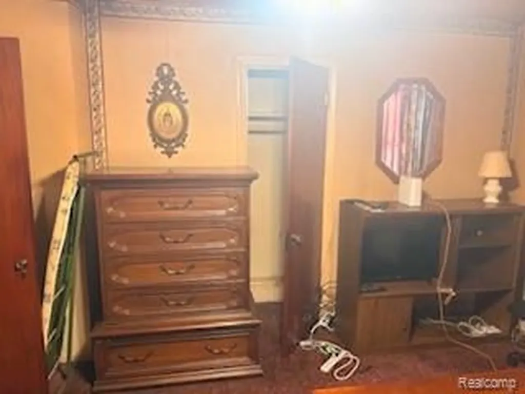 14882 E Piedmont Street Detroit City MI 48223