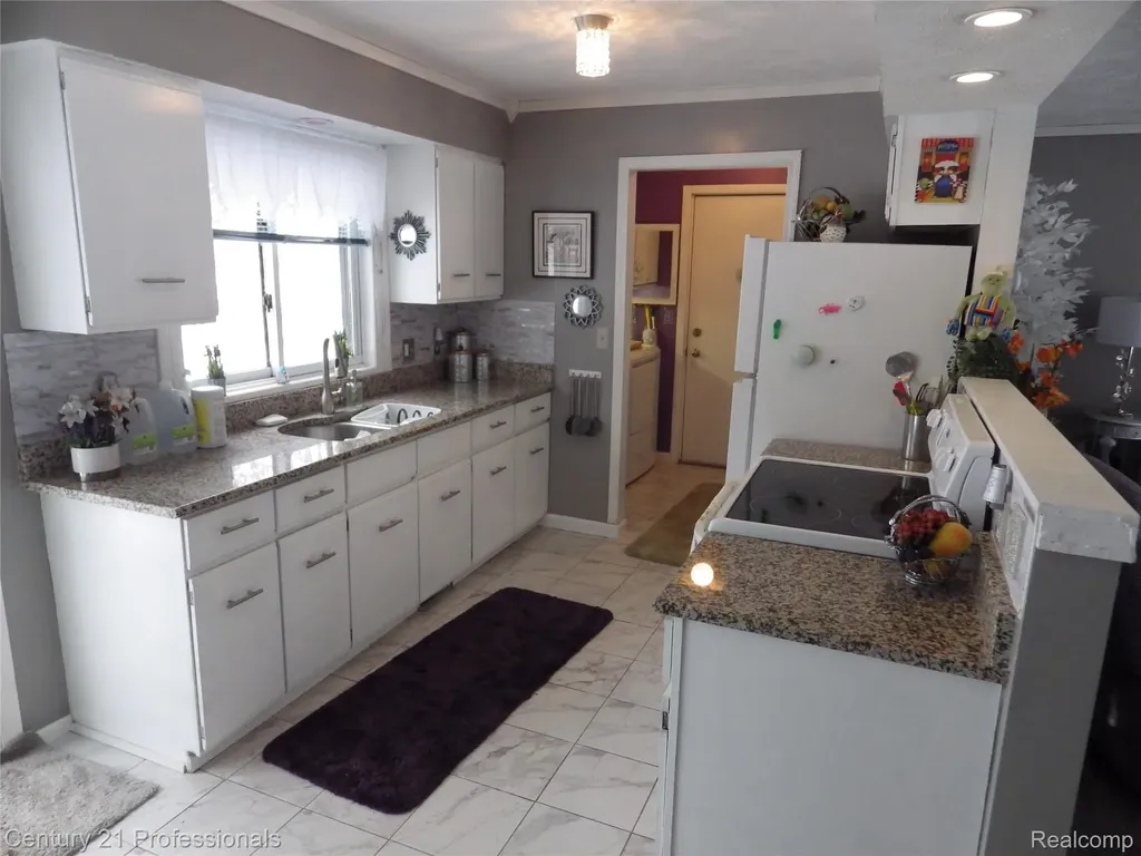1137 Reads Run Long Lake Township MI 49685