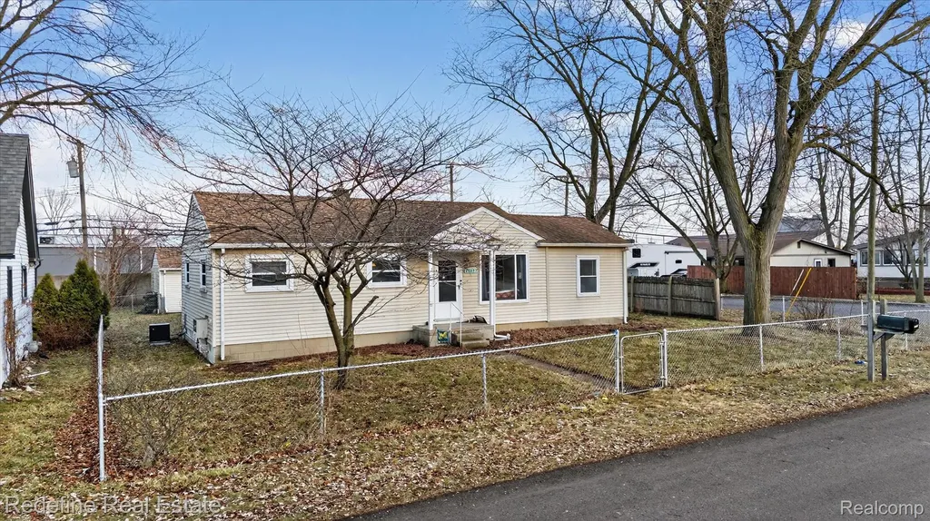 1517 Lillian Street Westland City MI 48186