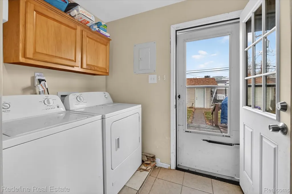 1517 Lillian Street Westland City MI 48186