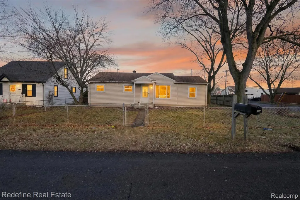 1517 Lillian Street Westland City MI 48186