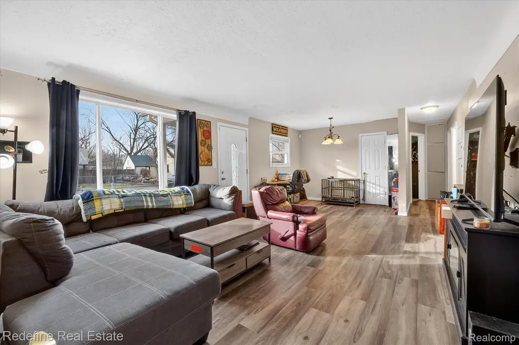 1517 Lillian Street Westland City MI 48186
