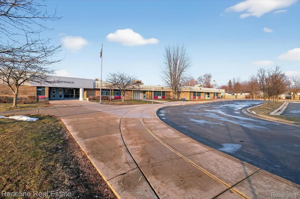 1517 Lillian Street Westland City MI 48186