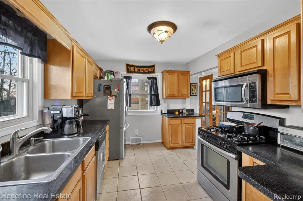 1517 Lillian Street Westland City MI 48186