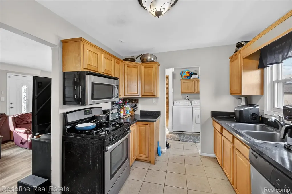 1517 Lillian Street Westland City MI 48186