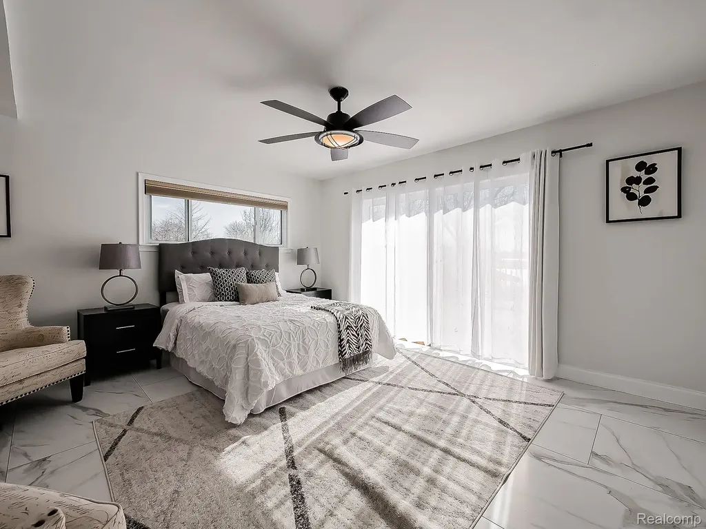 2918 Woodbine Drive Waterford Charter Township MI 48328