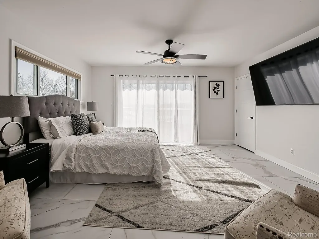 2918 Woodbine Drive Waterford Charter Township MI 48328