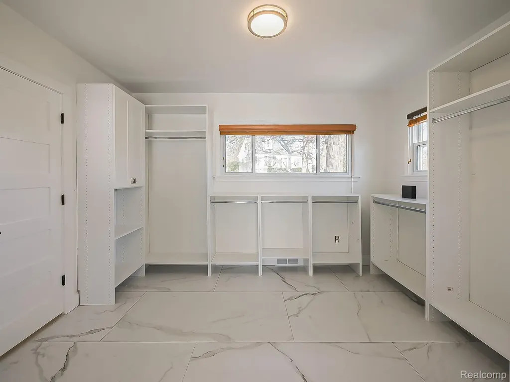 2918 Woodbine Drive Waterford Charter Township MI 48328