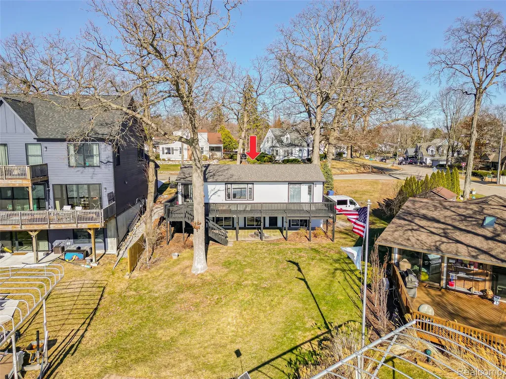 2918 Woodbine Drive Waterford Charter Township MI 48328