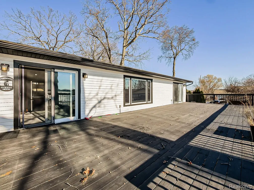 2918 Woodbine Drive Waterford Charter Township MI 48328