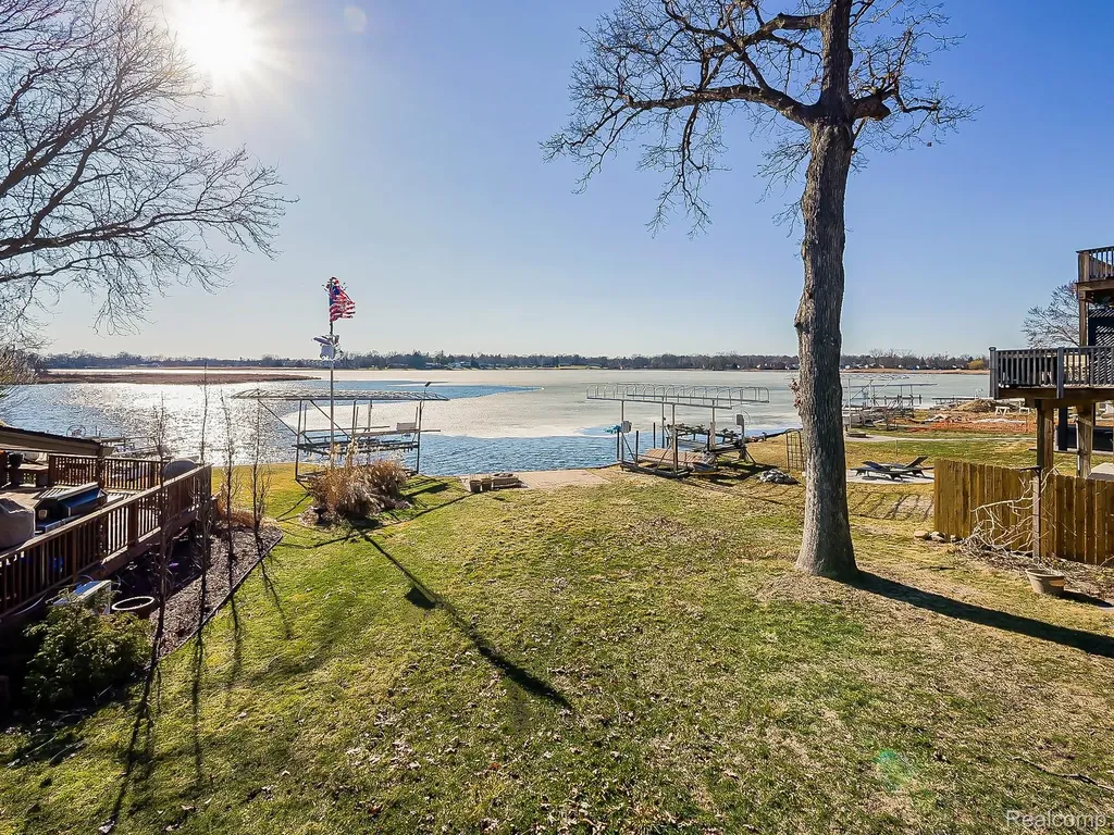 2918 Woodbine Drive Waterford Charter Township MI 48328