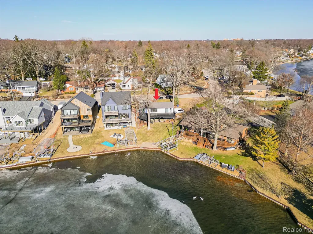2918 Woodbine Drive Waterford Charter Township MI 48328