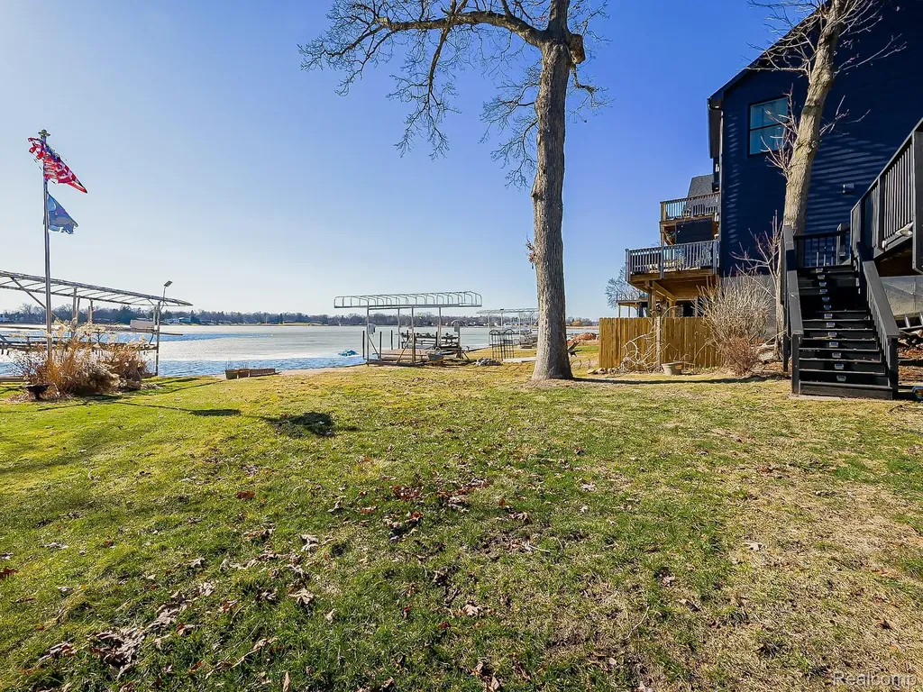 2918 Woodbine Drive Waterford Charter Township MI 48328