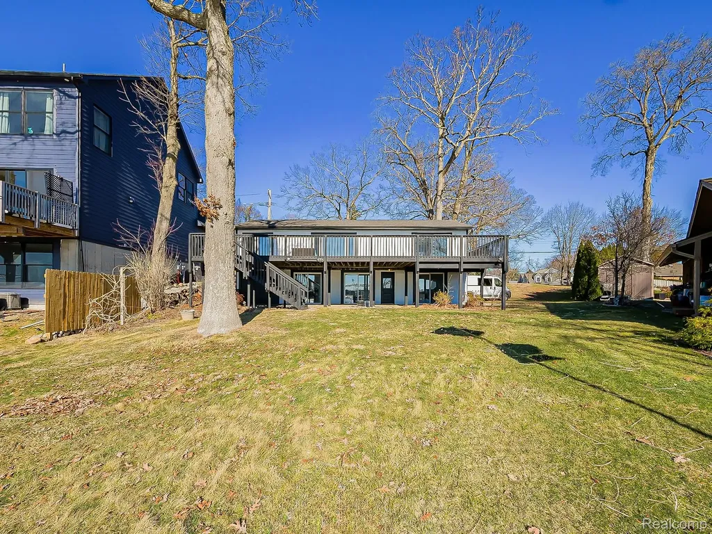 2918 Woodbine Drive Waterford Charter Township MI 48328