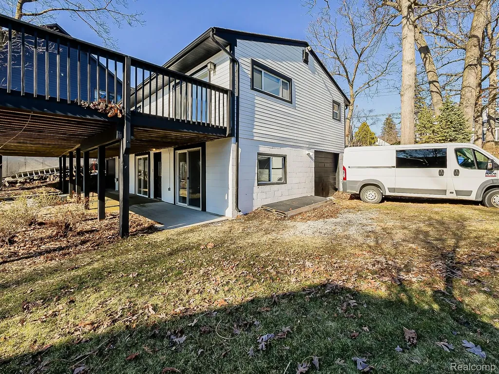 2918 Woodbine Drive Waterford Charter Township MI 48328