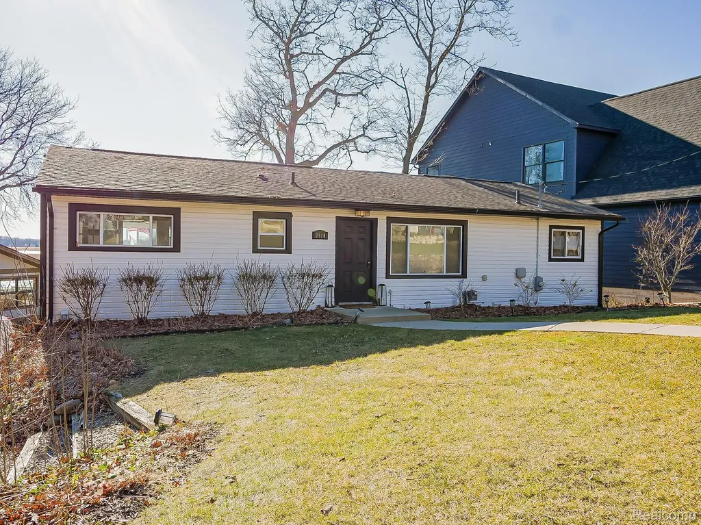 2918 Woodbine Drive Waterford Charter Township MI 48328