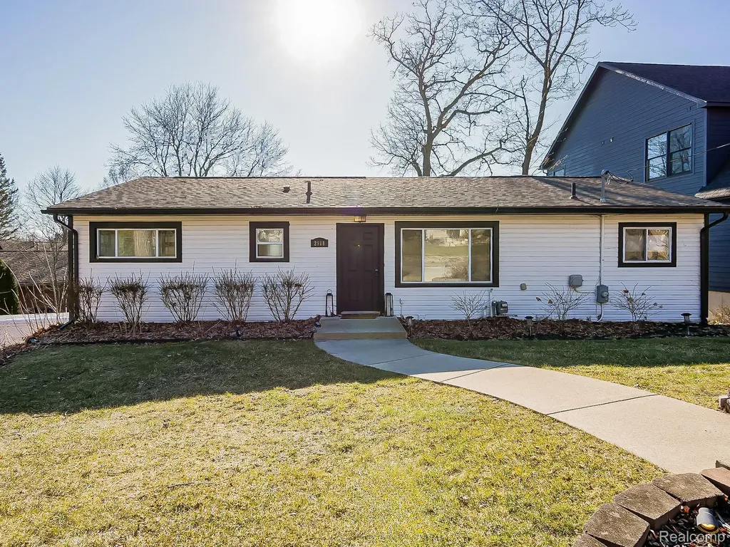 2918 Woodbine Drive Waterford Charter Township MI 48328