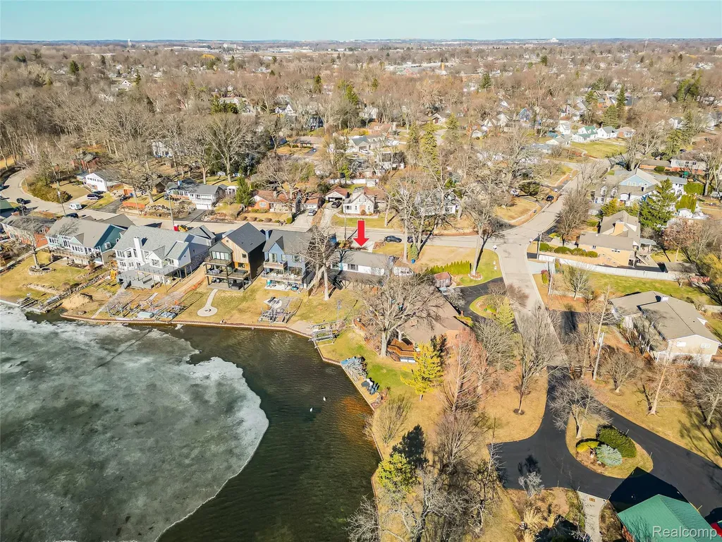 2918 Woodbine Drive Waterford Charter Township MI 48328